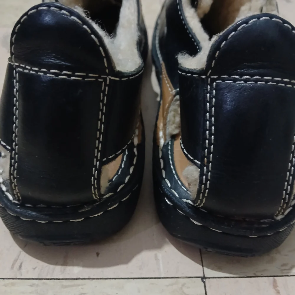 UGG Tan and Black Footwear sheepskin lining